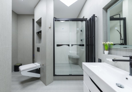 Czynniki wpływające na koszt renowacji łazienki: - Koszt Renowacji Łazienki